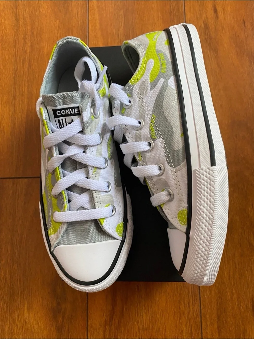 New boys girls Sz 13 Converse Low Top Shoes - Gray & Neon Yellow Camo